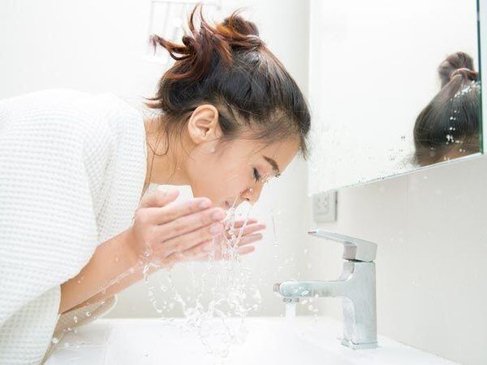 Làm sạch đúng cách là bước quan trọng trong tiến trình chăm sóc da.