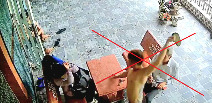 Đối tượng Tài cầm dép hành hung Thẩm phán và Thư ký.