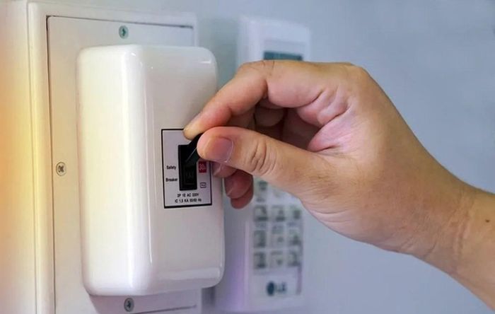 Trong một số trường hợp nhất định, bạn nên tắt điều hòa kèm ngắt aptomat