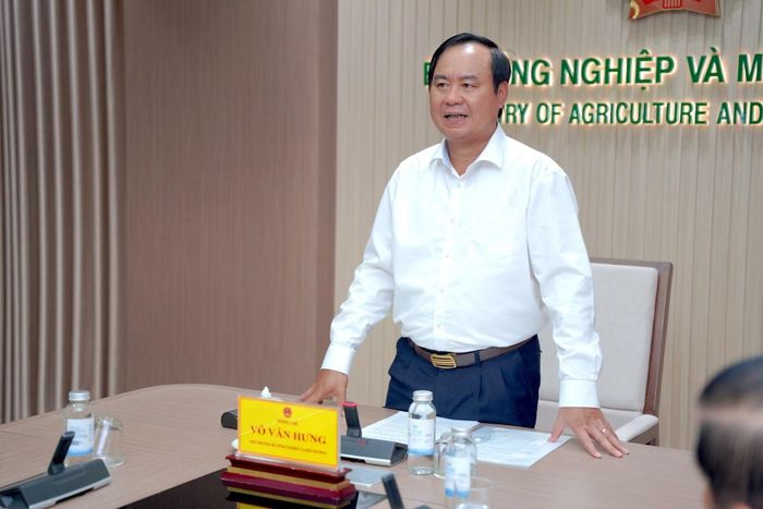 Tại buổi làm việc, Thứ trưởng Võ Văn Hưng phát biểu kết luận, nhấn mạnh yêu cầu phát triển nông nghiệp hữu cơ gắn với sản xuất xanh, tiêu dùng bền vững và nâng tầm nông sản Việt Nam.