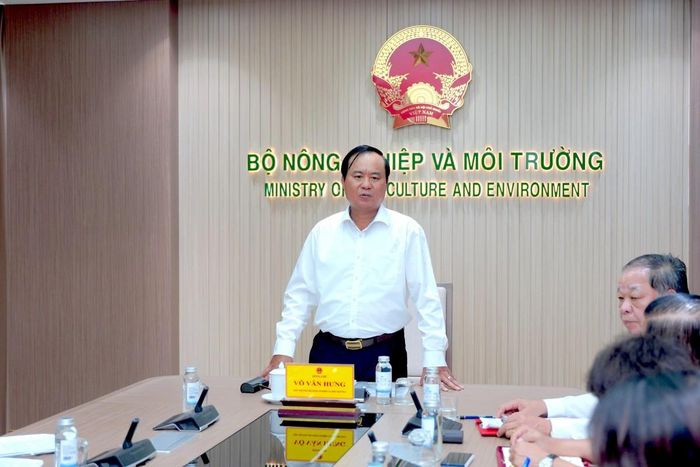 Thứ trưởng Võ Văn Hưng chủ trì buổi làm việc với Hiệp hội Nông nghiệp hữu cơ Việt Nam tại trụ sở Bộ Nông nghiệp và Môi trường.