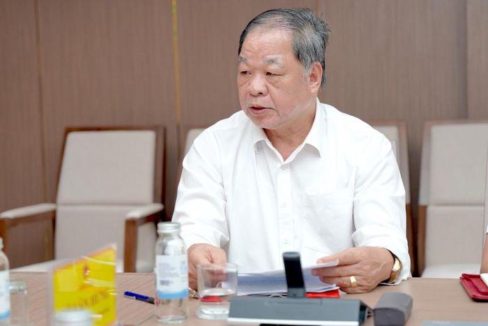 TSKH. Hà Phúc Mịch, Chủ tịch Hiệp hội Nông nghiệp hữu cơ Việt Nam báo cáo kết quả hoạt động của Hiệp hội và kế hoạch tổ chức kỷ niệm 15 năm thành lập tại buổi làm việc với Bộ Nông nghiệp và Môi trường.