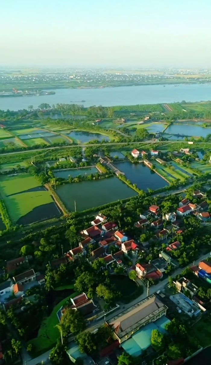 Thôn Lam Cầu, xã Nhân Hà hiện có 456 hộ với 1.535 nhân khẩu, được hình thành từ việc sáp nhập 3 xóm nhỏ vào năm 2019.
