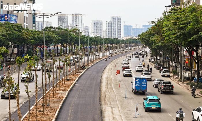 Ghi nhận của PV Báo Điện tử VTC News trong hai ngày 15-16/6, nhiều đoạn đường từng được quây tôn phục vụ thi công nay đã được tháo dỡ, mặt bằng dần được hoàn trả. 