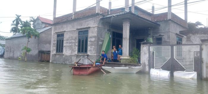Lũ sông Bùi vượt báo động III gây ngập lụt nhiều khu dân cư thuộc các xã: Xuân Mai, Trần Phú, Quảng Bị. Ảnh: Kim Nhuệ