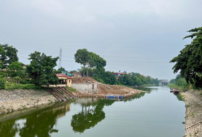 Điểm đầu tuyến kênh Thụy Phương tại phường Đông Ngạc. Ảnh: Tùng Nguyễn.
