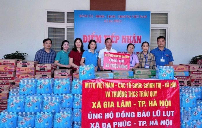MTTQ xã Gia Lâm và các đơn vị trên địa bàn ủng hộ đồng bào bị ảnh hưởng bởi thiên tai.