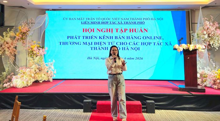 Các học viên thảo luận, trao đổi tại buổi tập huấn. Ảnh: Ánh Dương