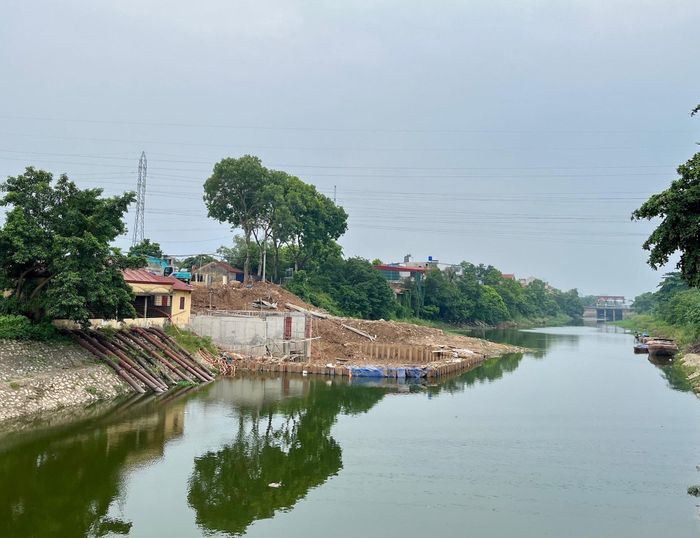 Điểm đầu tuyến kênh Thụy Phương tại phường Đông Ngạc đang được thi công gấp rút, sẵn sàng tiếp nước cho sông Tô Lịch.