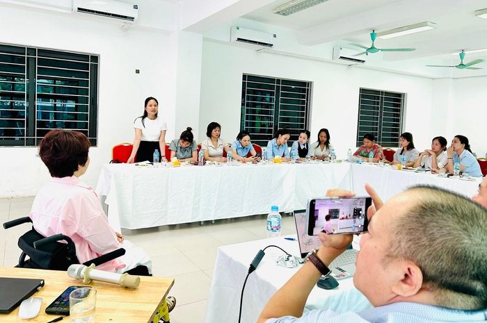 Bà Bùi Thị An cho biết, Sàn giao dịch việc làm vệ tinh Đông Anh sẽ kết nối doanh nghiệp để người khuyết tật được thực tập và tuyển dụng. Ảnh: Trần Oanh