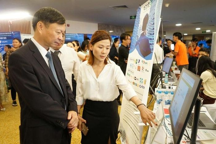 Thứ trưởng Bộ Khoa học và Công nghệ Hoàng Minh tại Ngày hội Khởi nghiệp đổi mới sáng tạo thành phố Đà Nẵng - SURF 2025.
