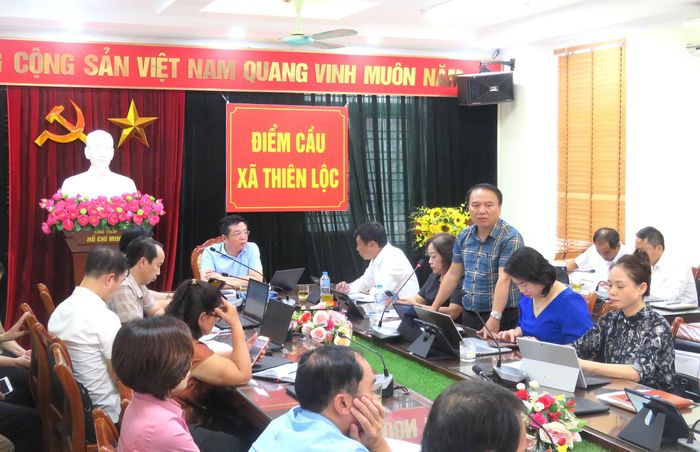 Phó Chủ tịch UBND xã Thiên Lộc Nguyễn Khắc Tuấn phát biểu tại hội nghị. Ảnh: Hy Ninh