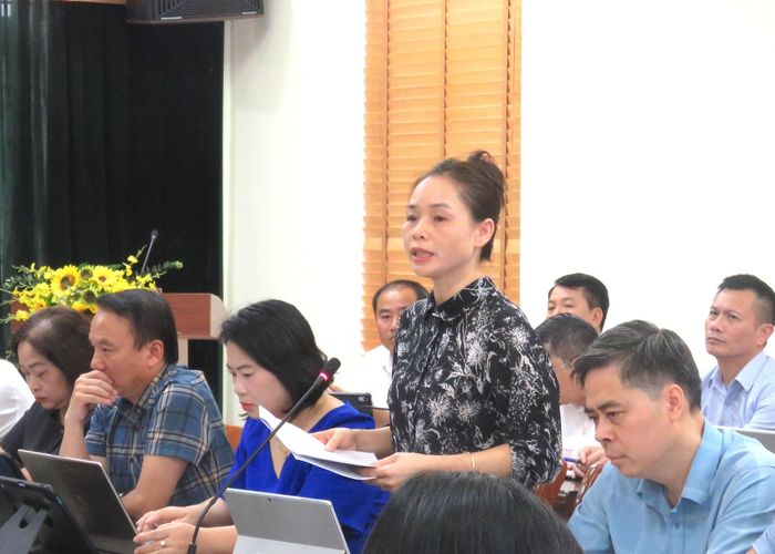 Giám đốc Ban Quản lý Dự án đầu tư - hạ tầng xã Thiên Lộc Trần Minh Thái thông tin tại hội nghị. Ảnh: Hy Ninh