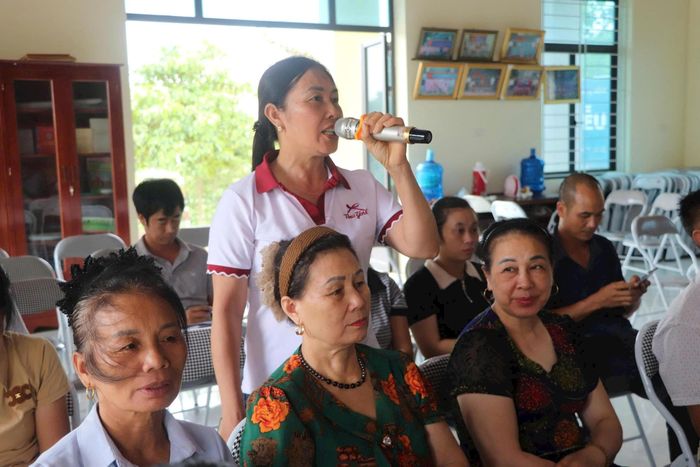 Cử tri nêu ý kiến tại hội nghị