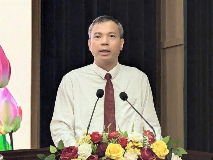 Bí thư Đảng ủy, Chủ tịch HĐND xã An Khánh Nguyễn Trung Thuận phát biểu tại kỳ họp. Ảnh: Hồng Quý