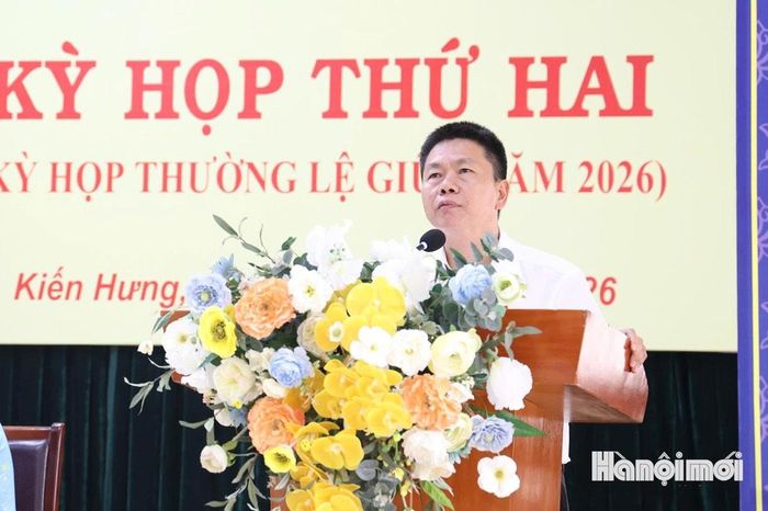 Phó Chủ tịch UBND phường Kiến Hưng Trần Mạnh Hải trình bày báo cáo tình hình phát triển kinh tế - xã hội 6 tháng đầu năm 2026. Ảnh: Tuấn Điệp