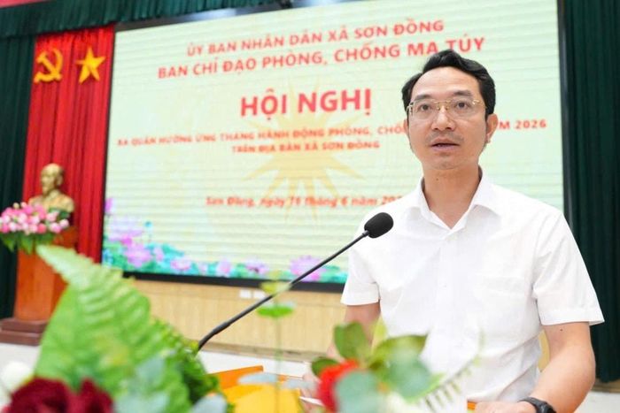 Phó Chủ tịch Thường trực UBND, Trưởng ban Chỉ đạo phòng, chống ma túy xã Cao Văn Tâm phát biểu. Ảnh: NS