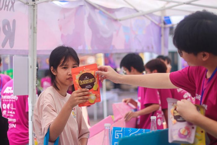 Những cuốn sách được trao gửi mang theo cả thông điệp về lan tỏa văn hóa đọc. Ảnh: BTC