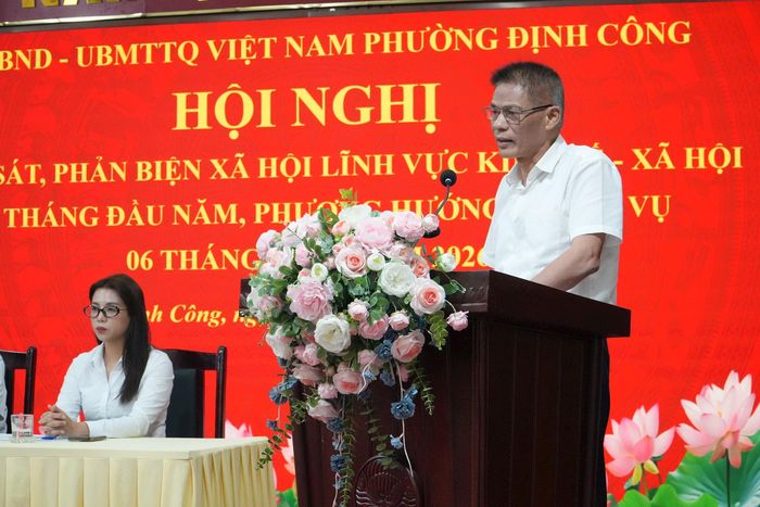 Chủ tịch Ủy ban MTTQ Việt Nam phường Định Công Trần Hữu Chúc phát biểu. Ảnh: Huy Hoàng