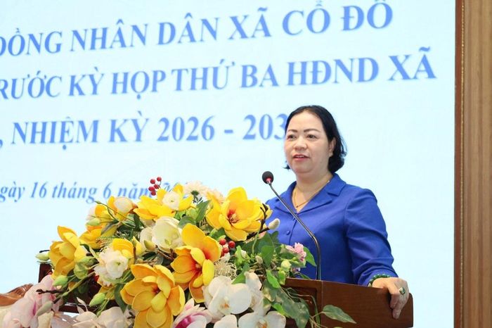 Bà Nguyễn Thị Kim Oanh, Bí thư Đảng ủy, Chủ tịch HĐND xã Cổ Đô phát biểu tại hội nghị. Ảnh: Hồng Đạt