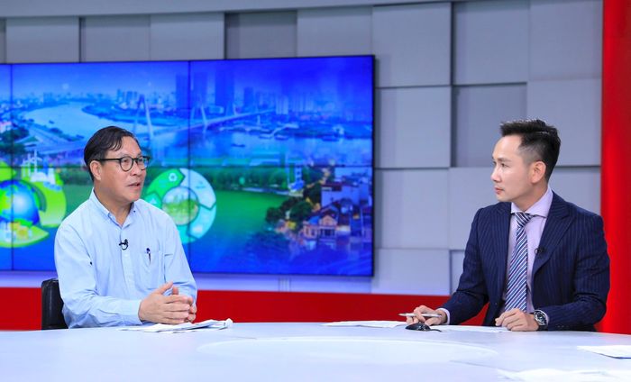 Ông Đặng Huy Đông, Chủ tịch Hiệp hội Chuyển đổi xanh Việt Nam trao đổi tại Chương trình. Ảnh: Quang Thái