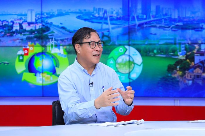 Ông Đặng Huy Đông, Chủ tịch Hiệp hội Chuyển đổi xanh Việt Nam trao đổi tại Chương trình. Ảnh: Quang Thái