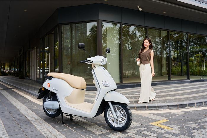 Yadea Osta H+ được trang bị phanh đĩa cho cả bánh trước và bánh sau