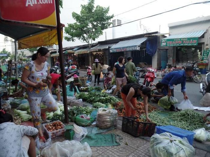 Tiết kiệm chi tiêu để bù hóa đơn tiền điện tăng cao khi thời tiết nắng nóng là việc nhiều bà nội trợ đang làm.