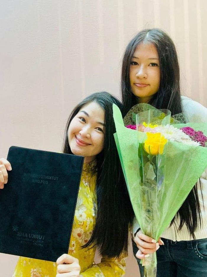 Mạc Anh Thư ngoài chăm con và làm công việc kinh doanh tự do thì cô còn dành thời gia đi học để nâng cao kiến thức. Được biết, khi sang Phần Lan cô dành 1 tỷ đồng/năm để lo cho cuộc sống của mình ở xứ người.