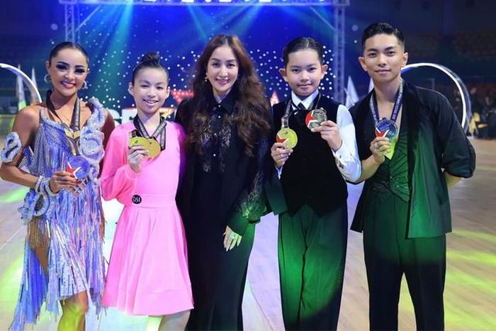 Kubi mới 11 tuổi nhưng đã thể hiện rõ tài năng với bộ môn thể thao khiêu vũ dancesport. Cậu bé giành được rất nhiều huy chương vàng tại các cuộc thi trong và ngoài nước.