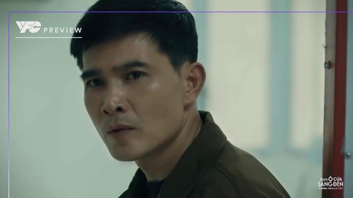 Sinh tình cờ biết được đã có kẻ muốn phá hoại công ty. Ảnh VTV