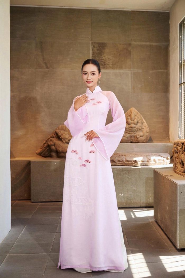 Cô cho rằng, có lẽ đây không phải là thời điểm có điều kiện tốt nhất, cũng không phải là phiên bản hoàn hảo nhất nhưng với ý nghĩ mỗi người chỉ có một cuộc đời để sống. Vì thế, cô muốn ít nhất một lần được hết mình với những điều mà mình thật sự mong muốn.