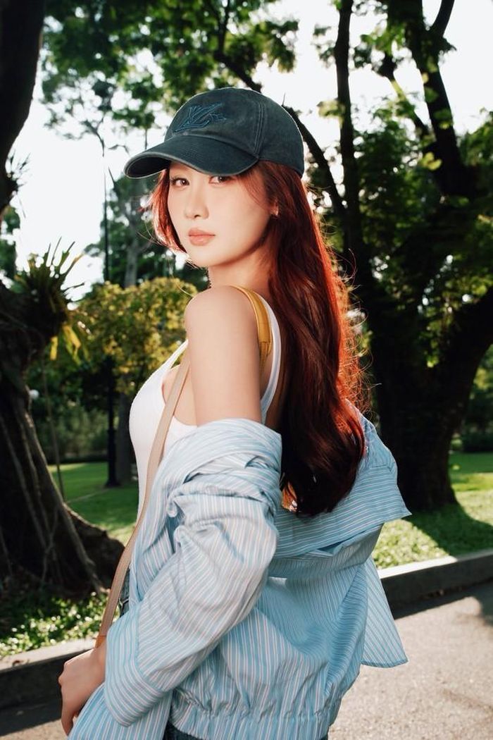 Hoa hậu Võ Lê Quế Anh khiến cộng đồng mạng ngỡ ngàng trước vẻ đẹp dịu dàng, trong trẻo nhưng cũng đầy quyến rũ trong loạt ảnh mà cô mới chia sẻ trên trang cá nhân.