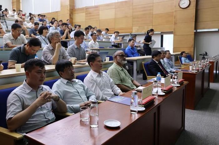 Các nhà khoa học tham dự sự kiện.