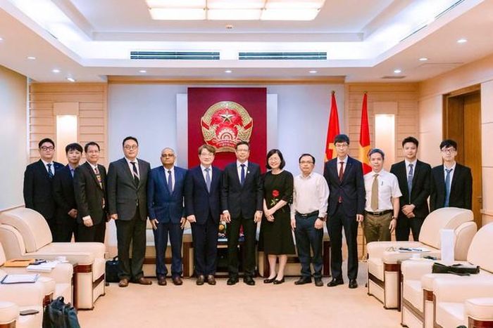 Toàn cảnh buổi làm việc.