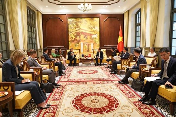 Toàn cảnh buổi làm việc.