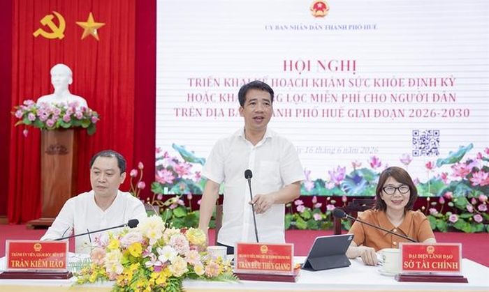 Ông Trần Hữu Thùy Giang, Phó Chủ tịch UBND TP Huế phát biểu tại hội nghị.