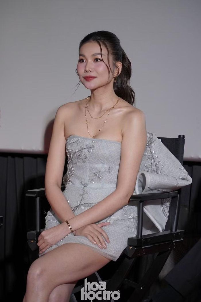 Thanh Hằng rạng rỡ trong buổi ra mắt phim Mesdames Thanh Sắc.