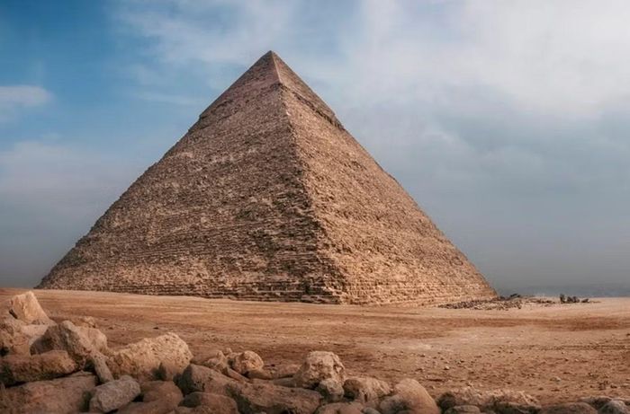Đại Kim tự tháp Giza đã trải qua một số trận động đất mạnh trong lịch sử. Ảnh: Shutterstock.