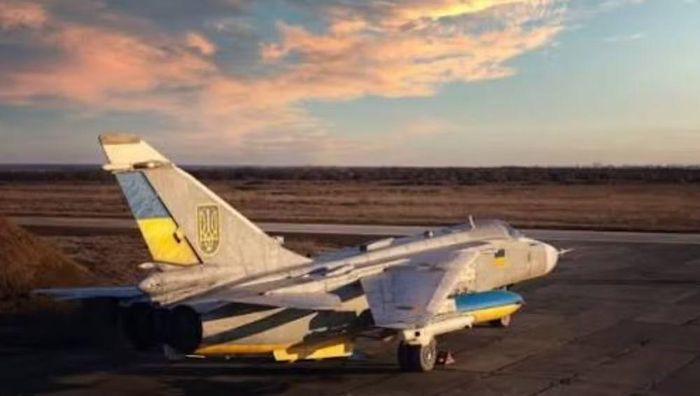 Trong điều kiện tiêu chuẩn, Su-24 có thể đạt tốc độ tối đa trên 1.300 km/h và mang theo tải trọng vũ khí lên tới 7 tấn.