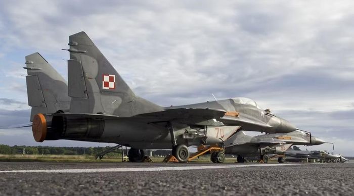 Ông cũng khẳng định Ba Lan sẽ chuyển giao các tiêm kích MiG-29 ngay khi vấn đề này được giải quyết.