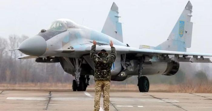 Những chiếc MiG-29 của Ba Lan được đưa vào biên chế từ năm 1989. Sau hơn 3 thập niên hoạt động, chúng đang dần được thay thế bằng các dòng tiêm kích hiện đại hơn như máy bay chiến đấu hạng nhẹ FA-50 do Hàn Quốc sản xuất, máy bay chiến đấu đa nhiệm F-16 Fighting Falcon và máy bay chiến đấu tàng hình F-35 Lightning II của Mỹ.