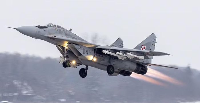 Đầu năm nay, Ba Lan đã phê duyệt việc chuyển giao 9 chiếc MiG-29 cho Ukraine. Theo ông Tomczyk, lô máy bay này thực tế đã được chính phủ tiền nhiệm bàn giao.