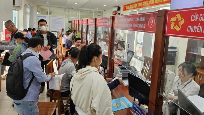  Sở Nội vụ đã tham mưu UBND TP Đà Nẵng hướng dẫn UBND các xã, phường về việc hợp đồng thực hiện nhiệm vụ của công chức để bổ sung nhân lực. Ảnh: TẤN VIỆT 