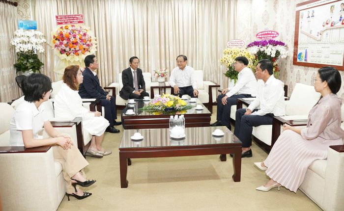 Buổi thăm, chúc mừng Báo Pháp Luật TP.HCM của Liên đoàn Luật sư Việt Nam nhân Ngày Báo chí Cách mạng Việt Nam. Ảnh: THUẬN VĂN