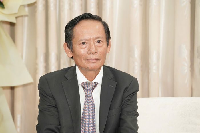 Ông Phan Trung Hoài, Phó Chủ tịch Liên đoàn Luật sư Việt Nam, chia sẻ những kỷ niệm gắn bó với Báo Pháp Luật TP.HCM và đánh giá cao vai trò của tờ báo trong việc đồng hành cùng sự phát triển của nghề luật sư Việt Nam. Ảnh: THUẬN VĂN