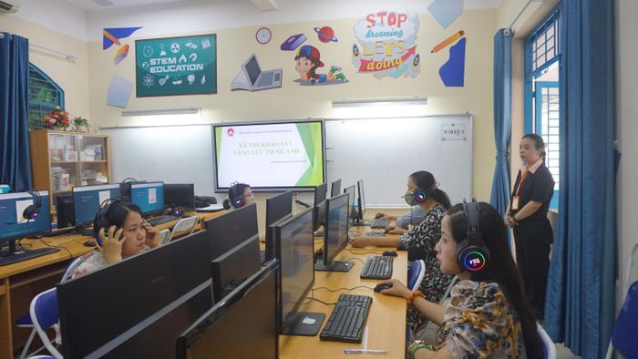  Bài khảo sát năng lực tiếng Anh được thực hiện trực tuyến, bao quát 4 kỹ năng nghe, nói, đọc, viết. Ảnh: NQ 
