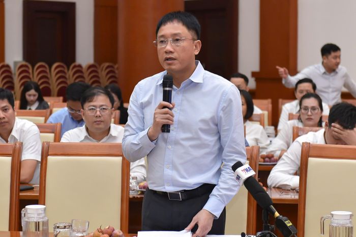 Ông Mai Sơn, Phó Cục trưởng Cục Thuế thông tin tại họp báo. Ảnh: M.T