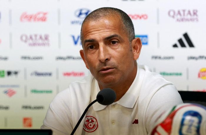 Sabri Lamouchi trở thành HLV đầu tiên mất việc tại World Cup 2026 sau thất bại 1-5 trước Thụy Điển và cuộc khủng hoảng nội bộ bùng phát trong tuyển Tunisia.