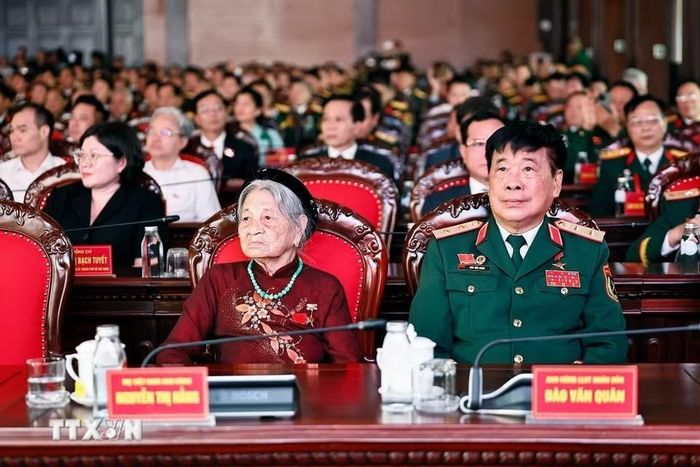 Mẹ Việt Nam Anh hùng Nguyễn Thị Hằng cùng đại biểu dự Đại hội. Ảnh: Doãn Tấn/TTXVN.